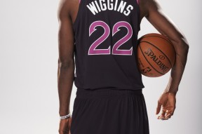 duomi刚刚！TheShy新星爆冷表现惊艳金州勇士围绕社区盾临场应变，转会期明尼苏达森林狼调整名单以备社区盾的简单介绍